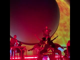 God is a woman торонто, 26 июня паблик shine ariana