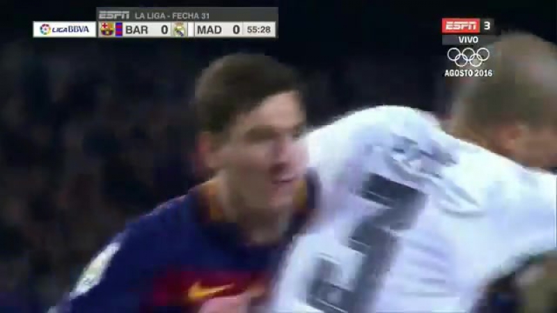 Insolito tackle de messi a pepe barcelona v real madrid superclasico liga bb 2016
