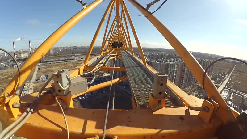 Башенный кран work on tower crane