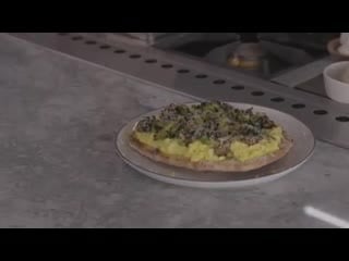 It’s beauty and chef as @oliviaculpo joins me on #scrambled for the battle of the #breakfast #pizza !