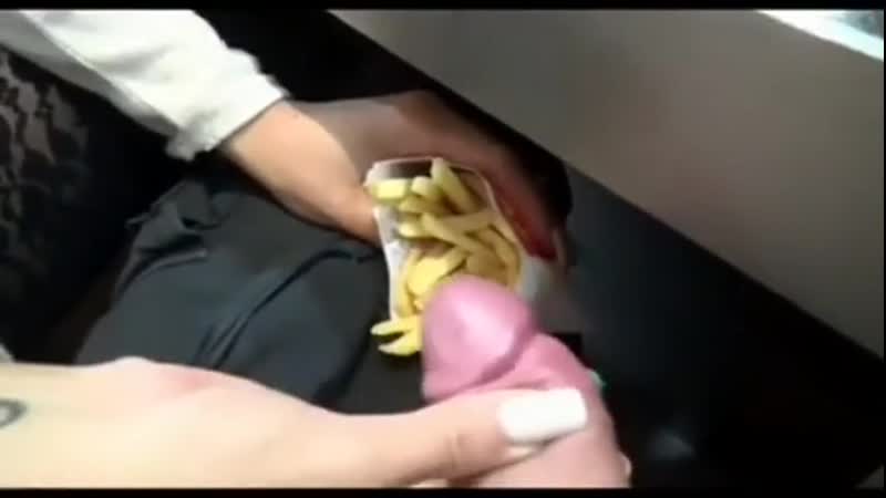 Кончают едят сперму из пизды, порно видео