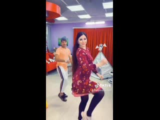 И олюшка врывается в тик ток😅