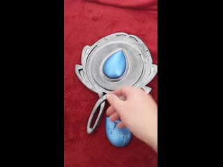 I made a lapis hand mirror with removable and swappable gems!