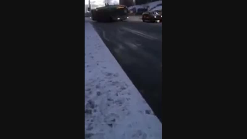 Валит боком