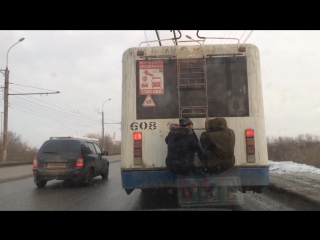 Олдскульные парниши получили по заднице © видеожесть