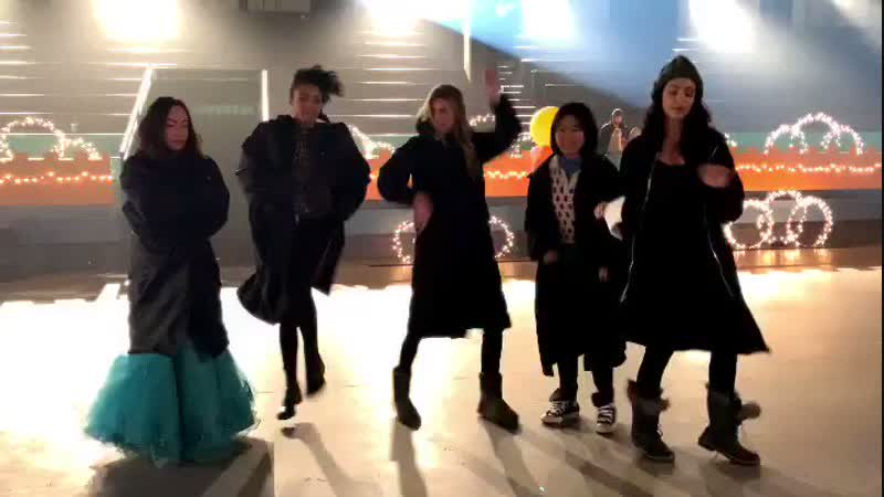 Девушки легенд в видео кейти лотц