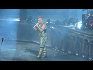 Rammstein zeig dich (second version) live @ gelsenkirchen (schalke) first night