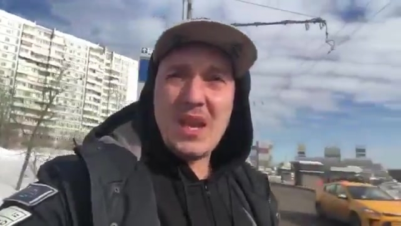 Фантастическое зрелище озлобленный дебил угрозами и оскорблениями пытается доказать, что он не озлобленный дебил