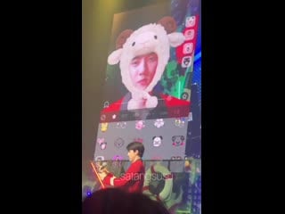 Sehun playing with filters