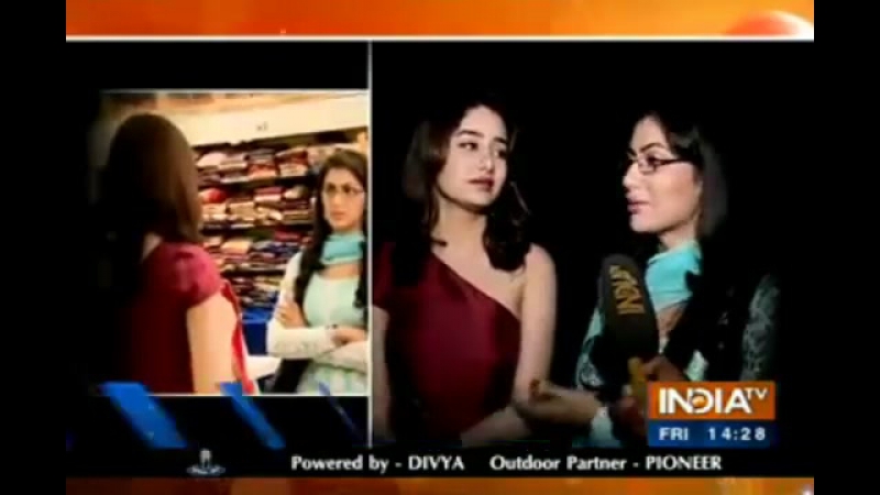 Sbas kumkum abhi brings pragya for engagement shopping 20th jan17