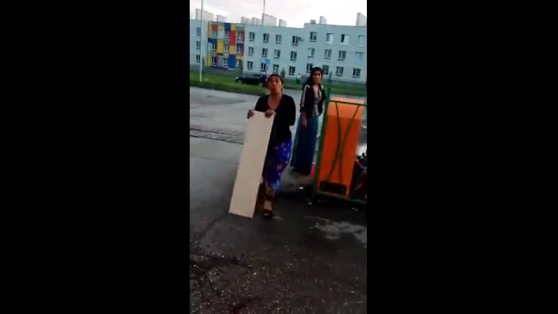 Цыганка засунула сына в мусорку | самара | россия |