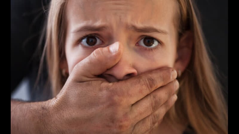 Преступник задержан девочка смогла на ходу выпрыгнуть из авто похитителя