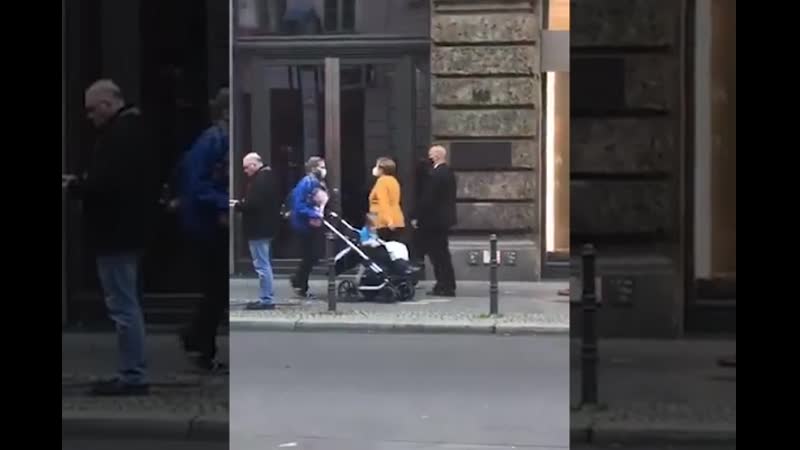 Ангела меркель в центре берлина mp4