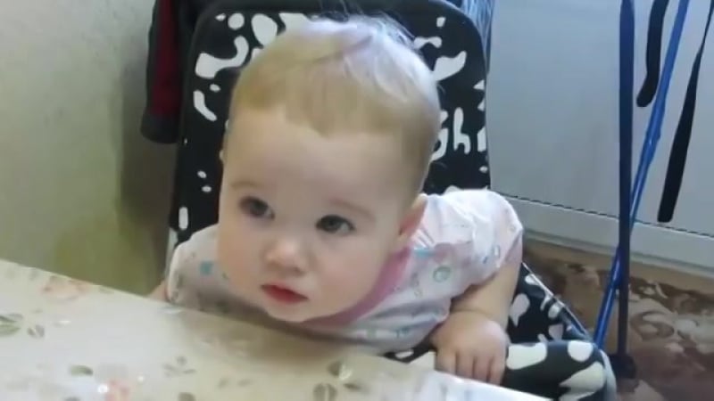 Папа с дочкой ругаются ) милашка говорунья