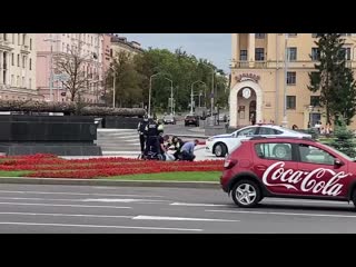 ​​⚡️на цьому відео з мінська затримують українців, волонтерів восток sos костянтина рєуцького і євгена васильєва посольство