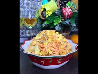 Яркий салатик с курочкой!😊🍴🎄