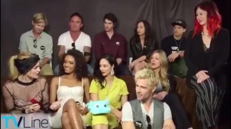 Caity i’ve got a hot chick who loves me jes so much! thats all i needed bye @caitylotz @jesmacallan