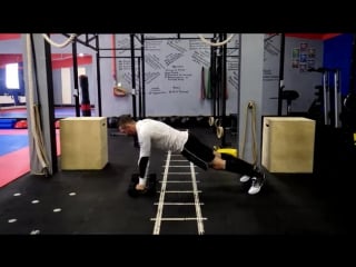 Функциональная тренироа с гантелями акцент ноги