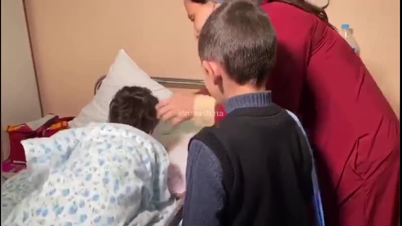 Первая встреча семилетней аиши из ингушетии со старшим братом