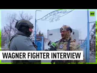 ‘random shots’ heard as rt correspondent talks to wagner fighter