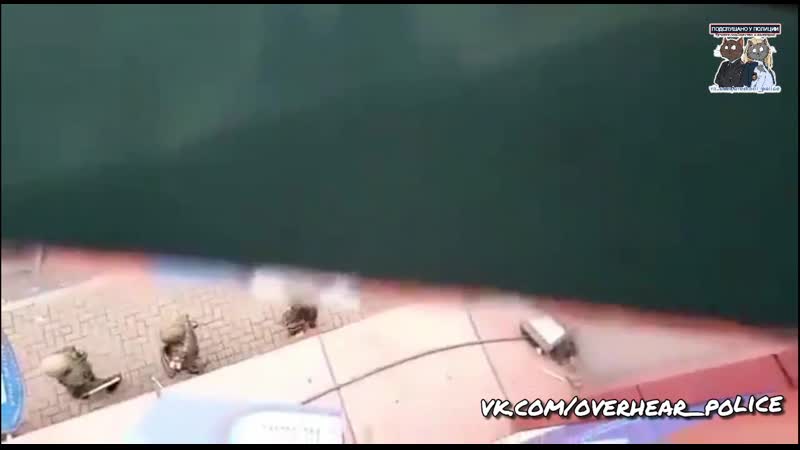 Женщина снимает из окна силовиков в уганде, чего делать по закону отныне молодые