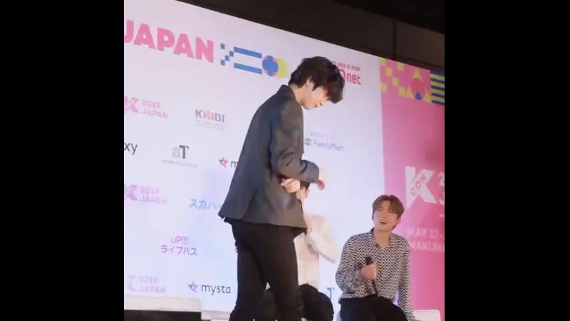 Hyungwon dancing to baby shark is cute but look at wonho and kihyun