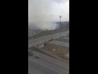 Горит сухостой возле ла «трактор»