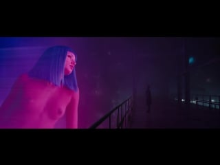 Ана де армас (ana de armas) голая в фильме «бегущий по лезвию 2049» (2017)