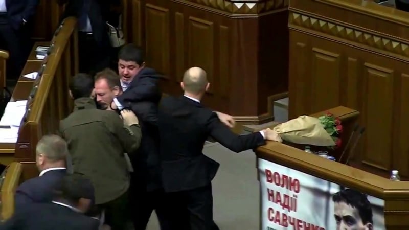 Бійки політиків у прямому ефірі яценюк, парасюк,ляшко!