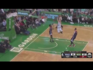 Келли олиник предпринял неудачную попытку забить сверху