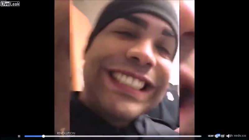 Молодые полицаи и задержаный