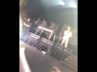 Billie saying her goodbyes at her acltv taping in austin