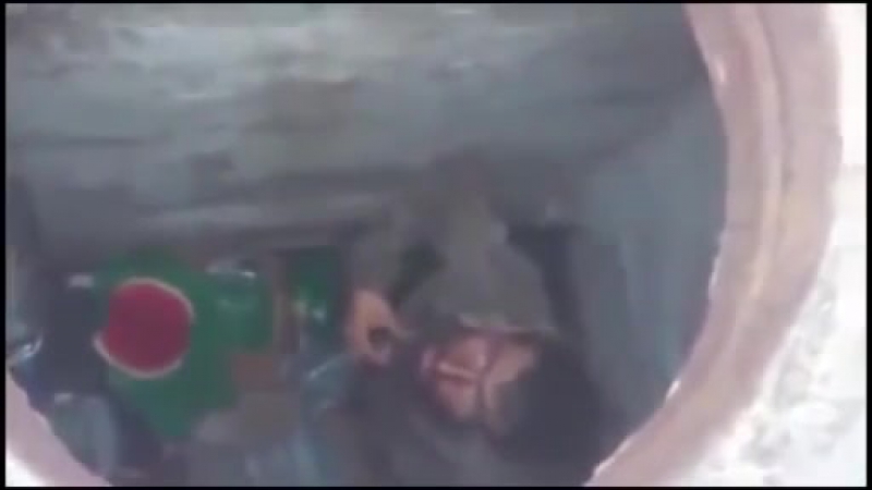 Донбас воїн зсу сидить в каналізації!