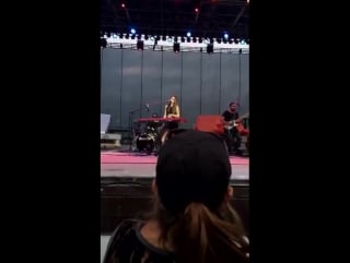 Laura marano covering "can't feel my face" ( the weeknd), illinois state fair