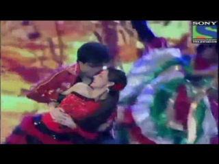 Aamir ali sanaya irani aishwarya and ravi dubey romantic act