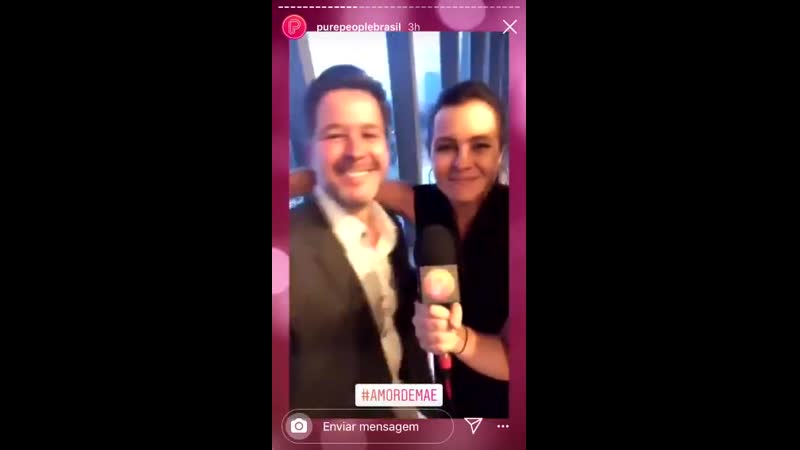 Murilo benício passou e deu um beijo na adriana esteves!! fui eu que pedi sim amordemãe