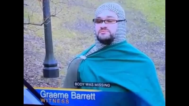 Короче, турнир был в самом разгаре, когда мой дружбан джон наткнулся вон в тех кустах на труп