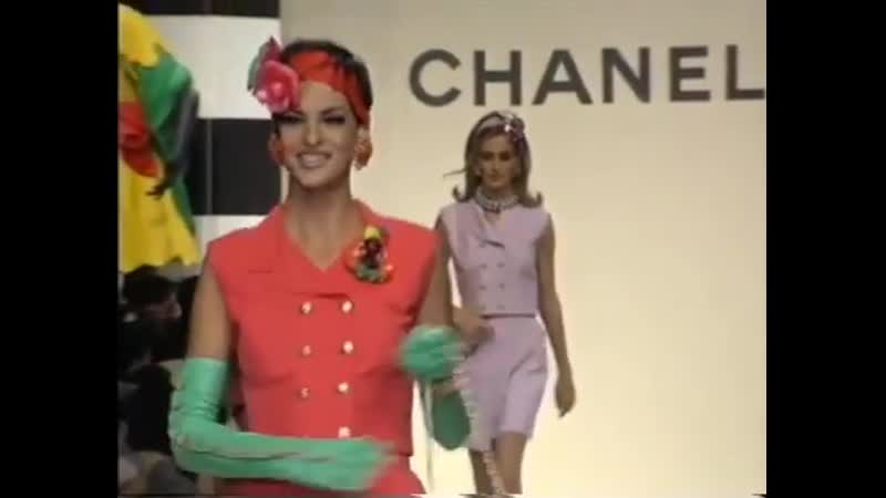 Linda evangelista catwalk chanel by karl lagerfeld rtw spring summer 1991