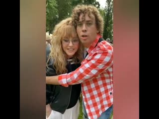 Bekor qilingan mushuk haqida porno tomosha qiling