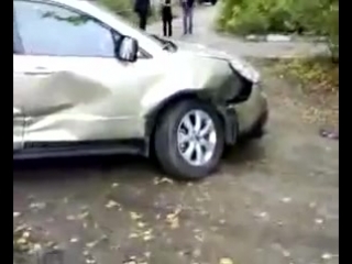 Crazy wife destroying her husband!'s subaru tribeca!