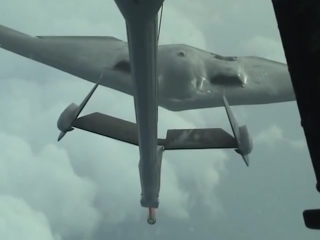 Дозапраа в воздухе бомбардировщика нортроп b 2 «спирит»