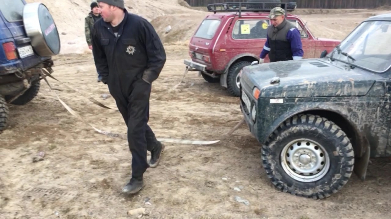 Две нивы наказывают галопер