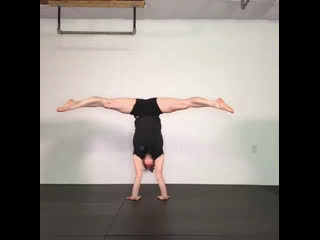 Kirsty grosart i love doing movement and trying to stop in a handstand