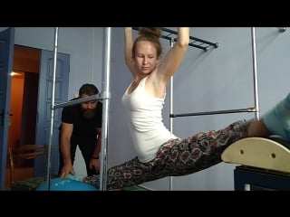 Поперечный шпагат на аппарате назарова