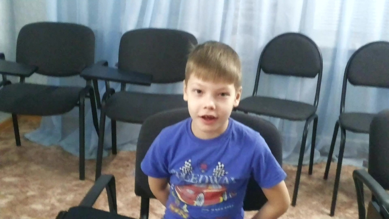 Крохи полиглоты про то, что они любят поесть