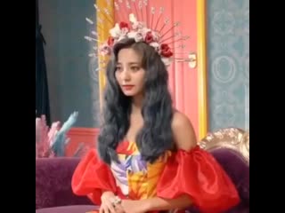 “tzuyu act prettily for the camera” tzuyu