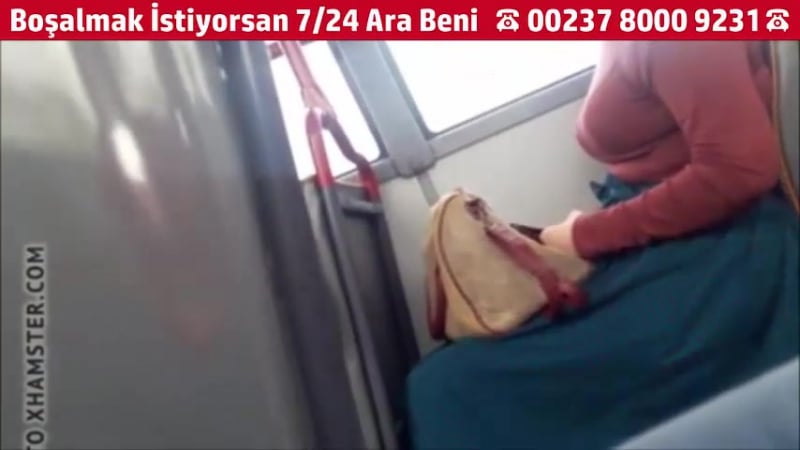 Gizli çekim otobüste telefonuyla takılan türbanlı vi̇deo i̇fşa