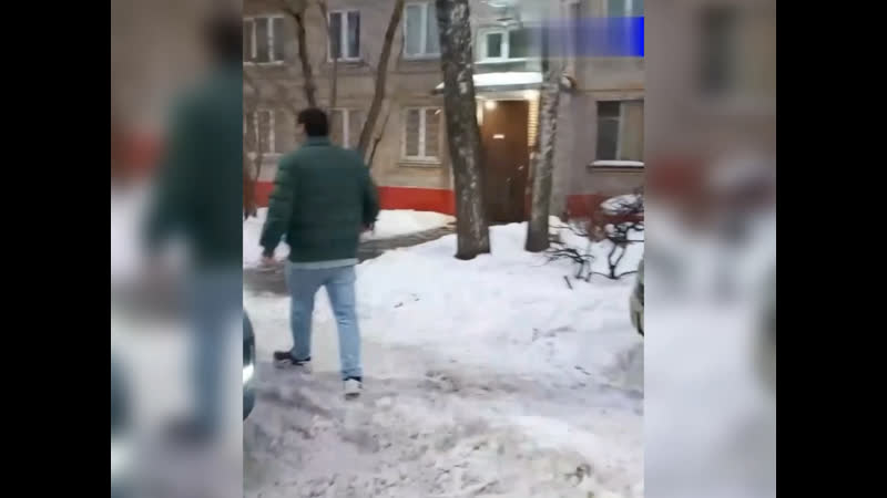 Азербайджанский москвич запарковался с нарушением пдд, а на замечания отвечал молотком, который возит с собой под сидением а вы