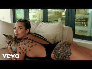 Elettra lamborghini, childsplay tócame ft pitbull
