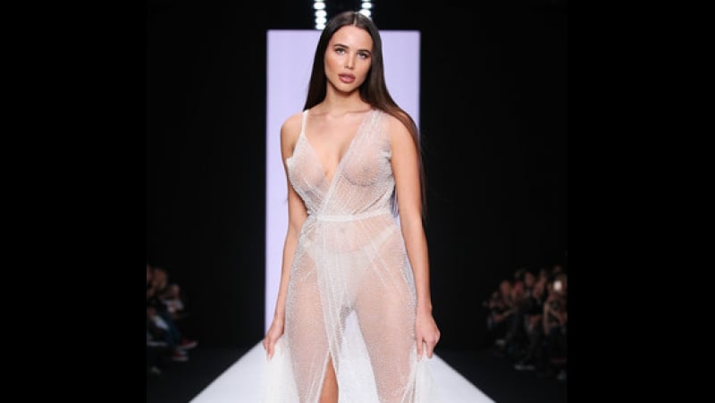 Анастасия решетова показала красоту своего тела в полностью прозрачном платье от украинского дизайнера